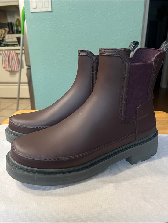 Hunter Shoes - Hunter Women's Burgundy Chelsea Winter Rain Boots………Make your Offer.